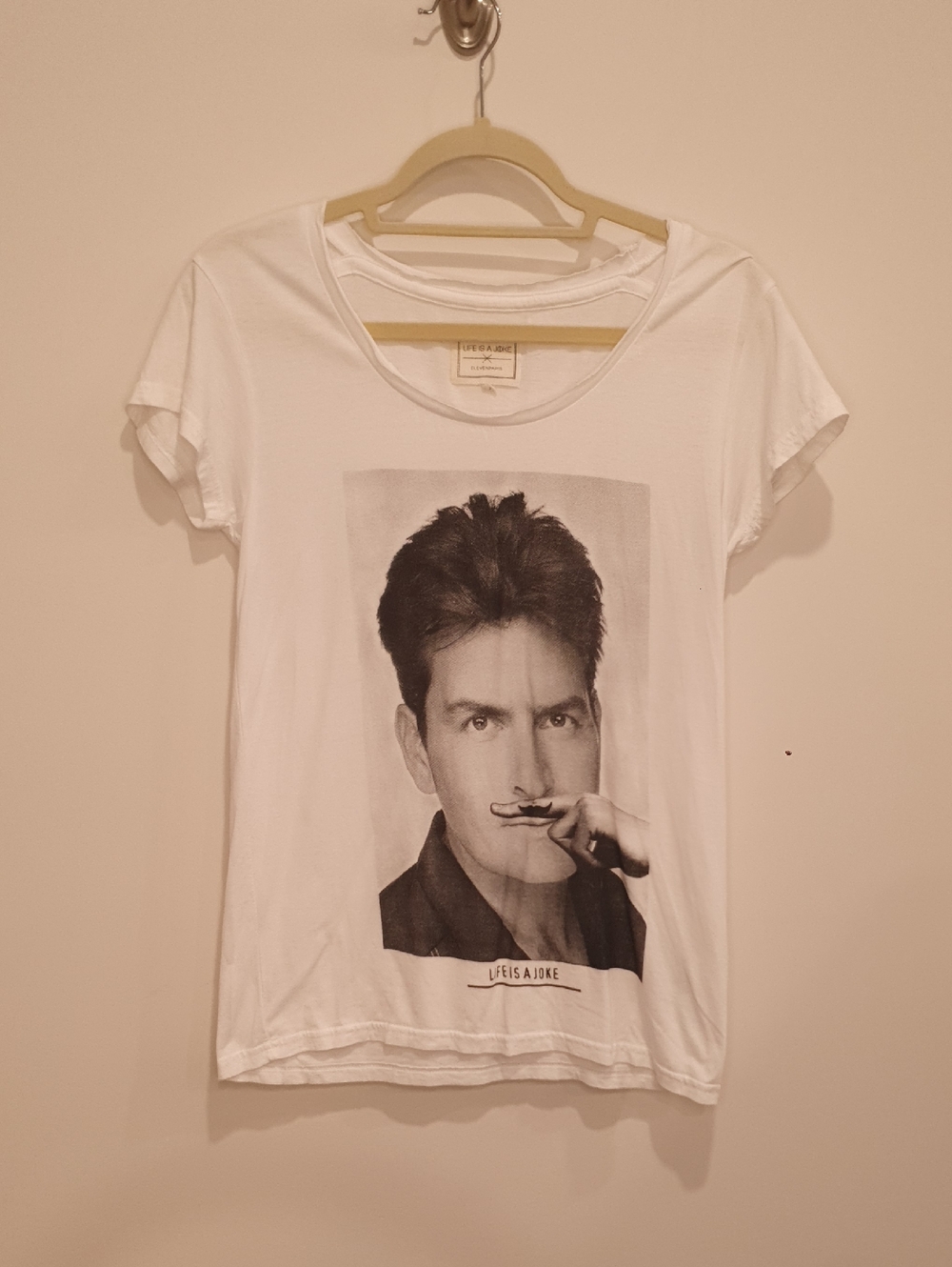 Elevenparis Life Is A Joke White Graphic T-Shirt with Photo Print Size Large